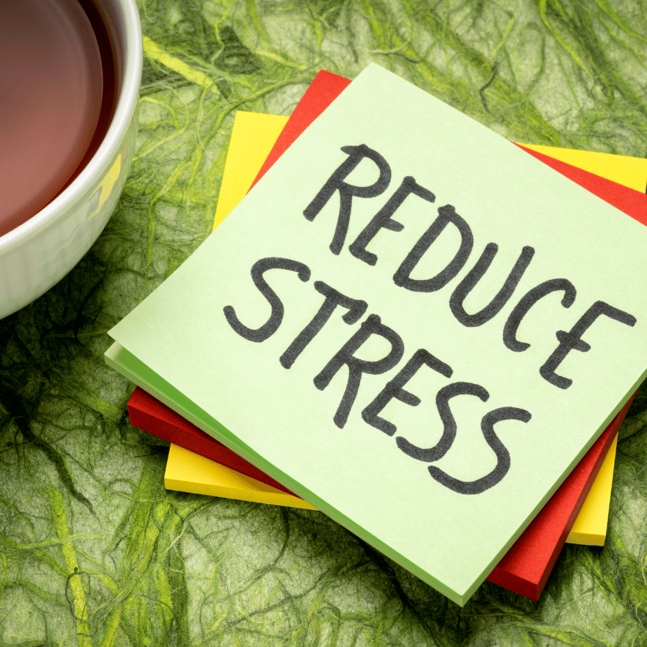 Sticky note with "Reduce Stress" written on it, symbolizing the stress-relief benefits of Muira Puama (Ptychopetalum olacoides), featured on Zaira Natural.