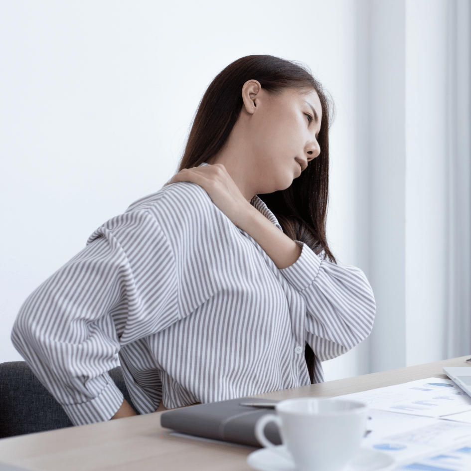 Woman experiencing shoulder pain, symbolizing Peony (Paeonia lactiflora) anti-inflammatory and pain relief benefits from Zaira Natural.