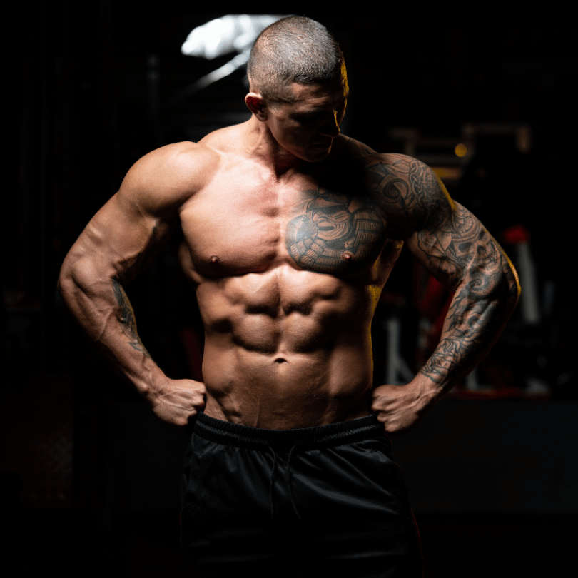 Muscular athlete demonstrating the benefits of Tribulus fruit for athletic performance and muscle strength on Zaira Natural.